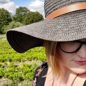 Meet your Posher, Victoria